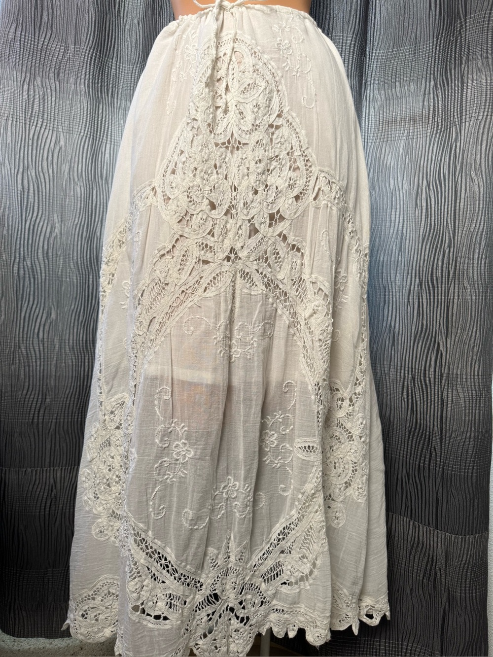 DA NANG Surplus Indo- Chine Vintage Original Lace Embroidered Skirt
